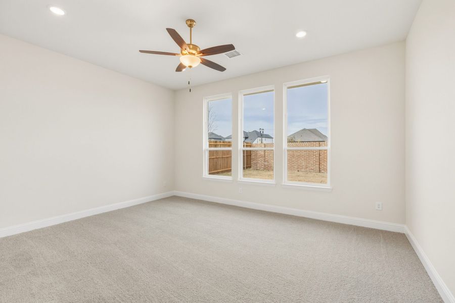 Spacious, unfurnished interior of a new home in Edgewater, Fate (Image 27).