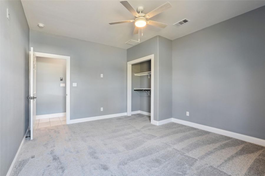 Spacious, unfurnished interior of a new home in , Cedar Creek (Image 16).