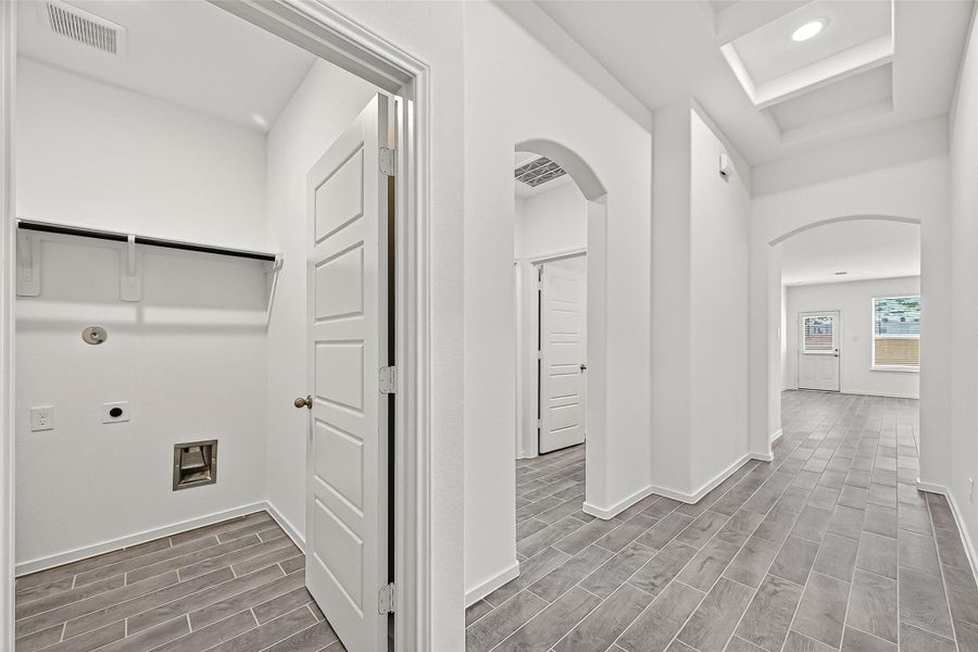 Spacious, unfurnished interior of a new home in Rollingbrook Estates, Baytown (Image 21).