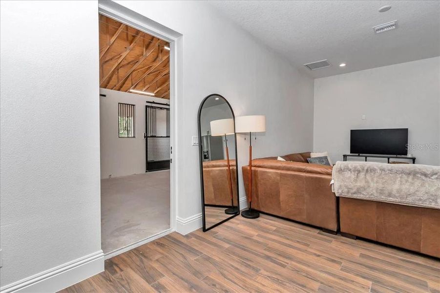 Spacious, unfurnished interior of a new home in , Citra (Image 63).