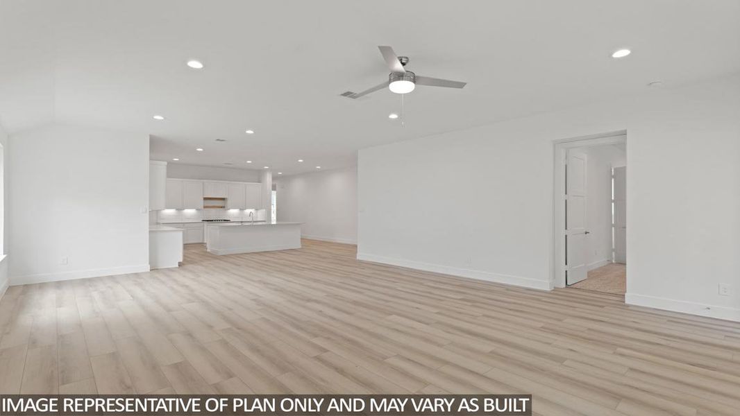Spacious, unfurnished interior of a new home in Silverthorne, Conroe (Image 22). Spacious, unfurnished interior of a new home in Silverthorne, Conroe (Image 22).