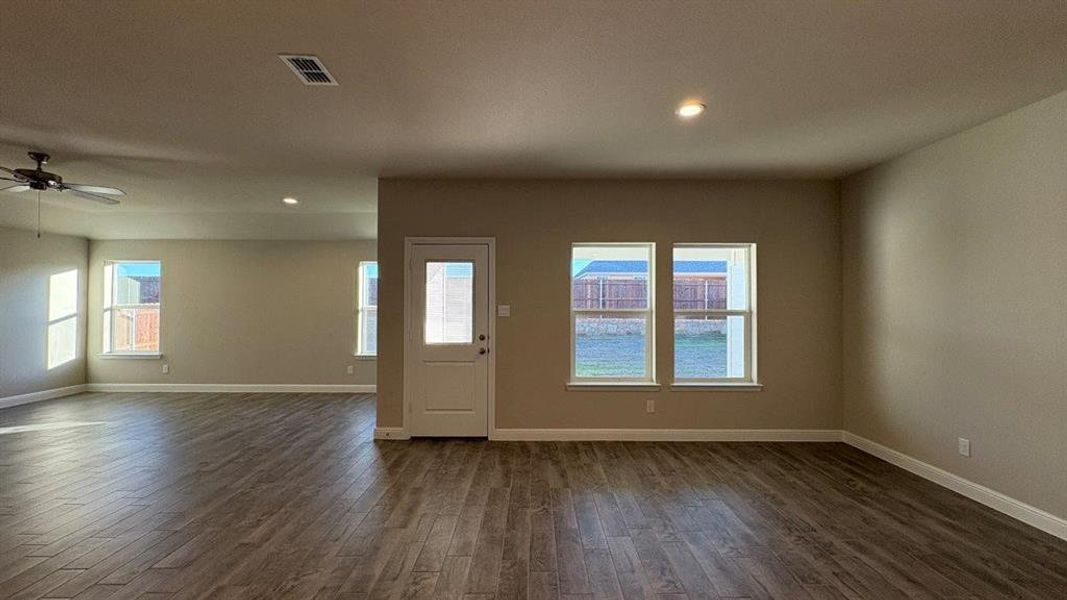 Spacious, unfurnished interior of a new home in Sandstone Estates, Granbury (Image 19). Spacious, unfurnished interior of a new home in Sandstone Estates, Granbury (Image 19).