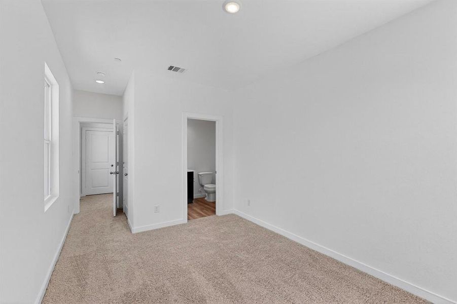 Spacious, unfurnished interior of a new home in Solterra Texas, Mesquite (Image 25).