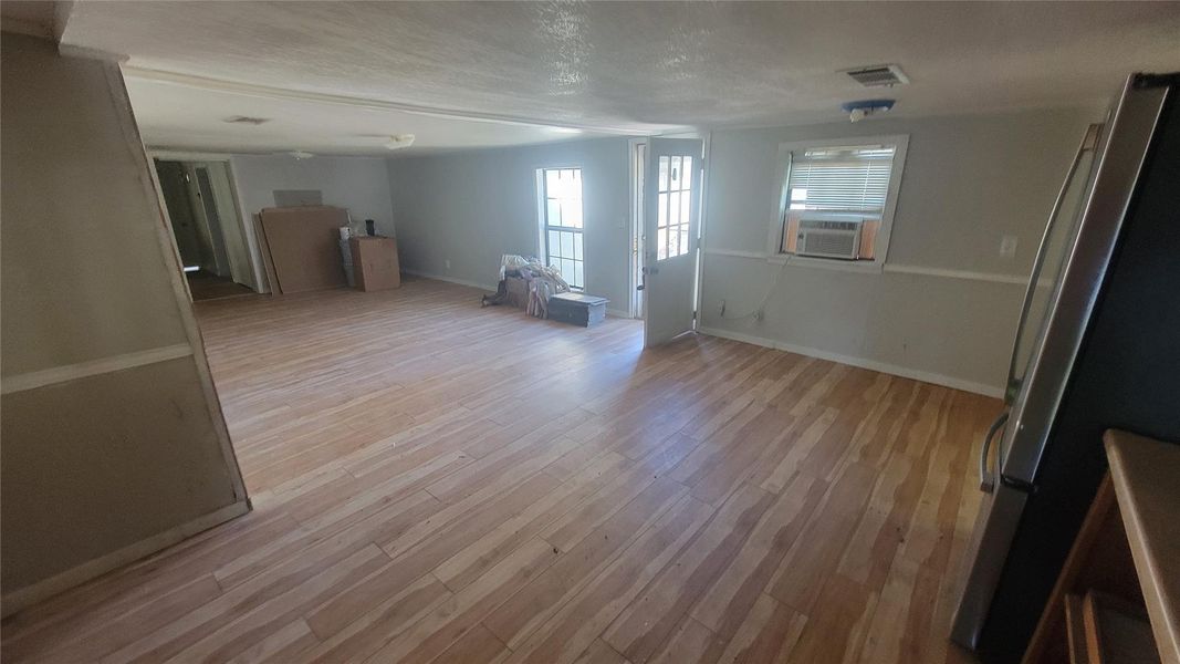 Spacious, unfurnished interior of a new home in , Vidor (Image 21).
