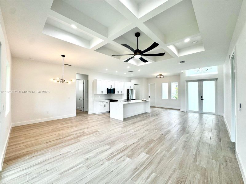 Spacious, unfurnished interior of a new home in , Rotonda West (Image 14).