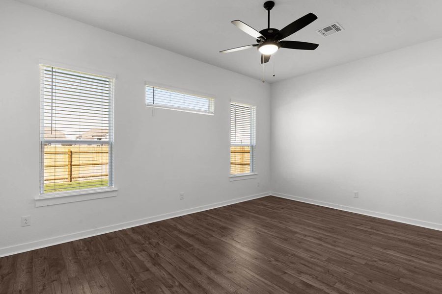Spacious, unfurnished interior of a new home in Lariat, Liberty Hill (Image 26).