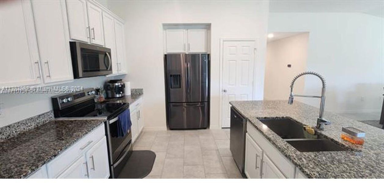 Furnished interior view inside a new home in Lake Lucerne, Winter Haven (Image 6). Furnished interior view inside a new home in Lake Lucerne, Winter Haven (Image 6).