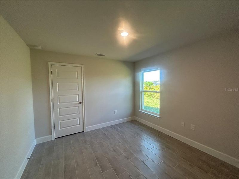Spacious, unfurnished interior of a new home in Deep Creek, Punta Gorda (Image 28).