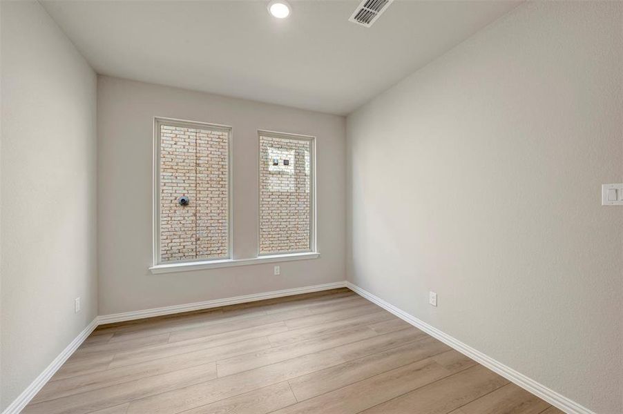 Spacious, unfurnished interior of a new home in Lily Creek at Sutton Fields, Aubrey (Image 29).