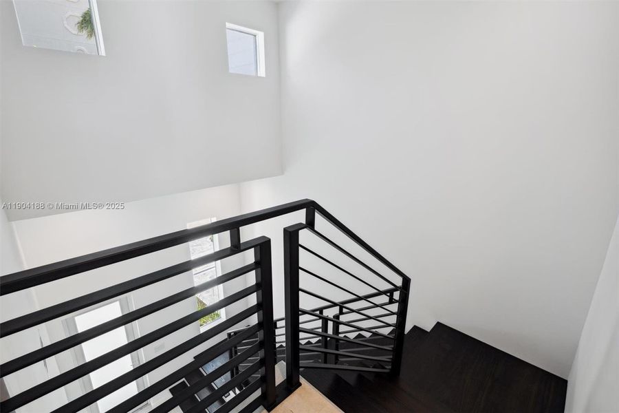 Spacious, unfurnished interior of a new home in , Pompano Beach (Image 47).