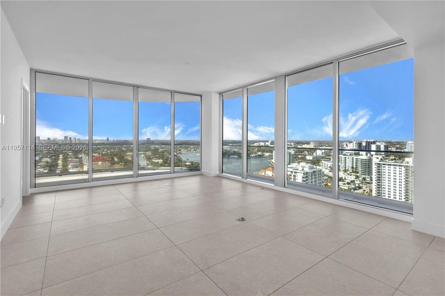 Spacious, unfurnished interior of a new home in , Fort Lauderdale (Image 9).