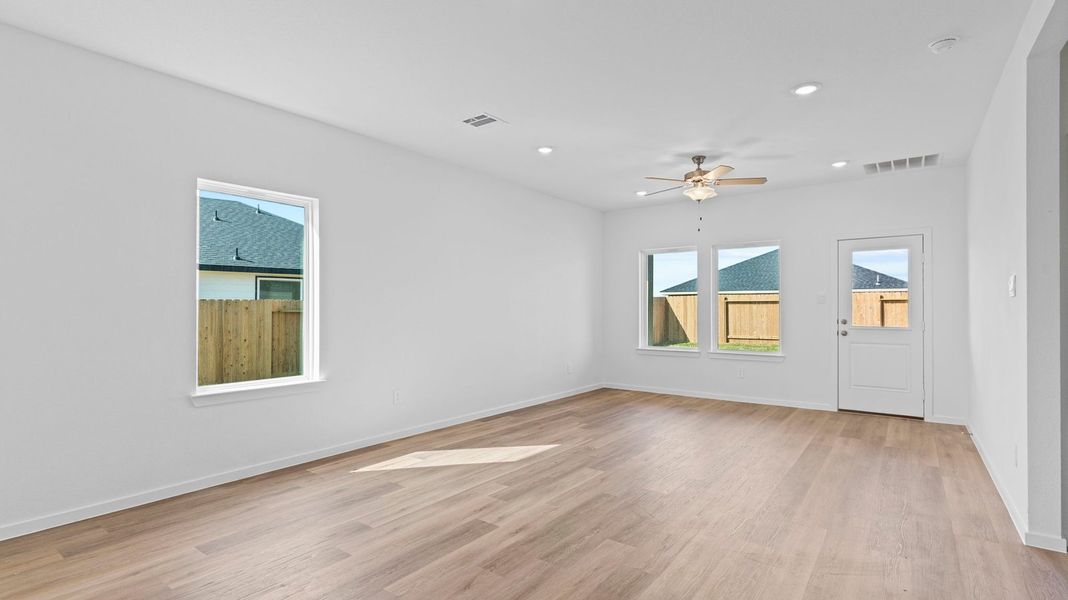 Representative unfurnished interior of a home built from the Hanna by D.R. Horton in Caldwell Crossing, Iowa Colony (Image 14).