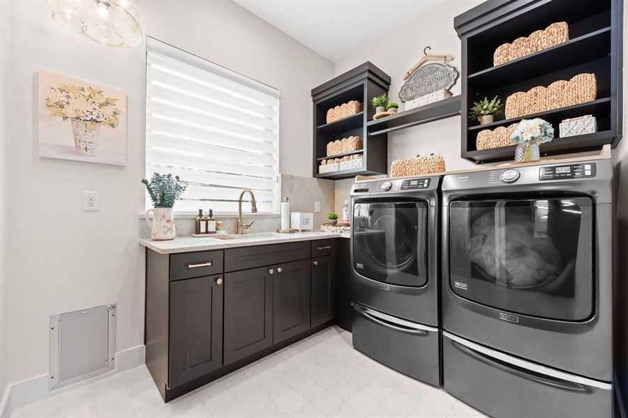 Furnished interior view inside a new home in , Corsicana (Image 15).