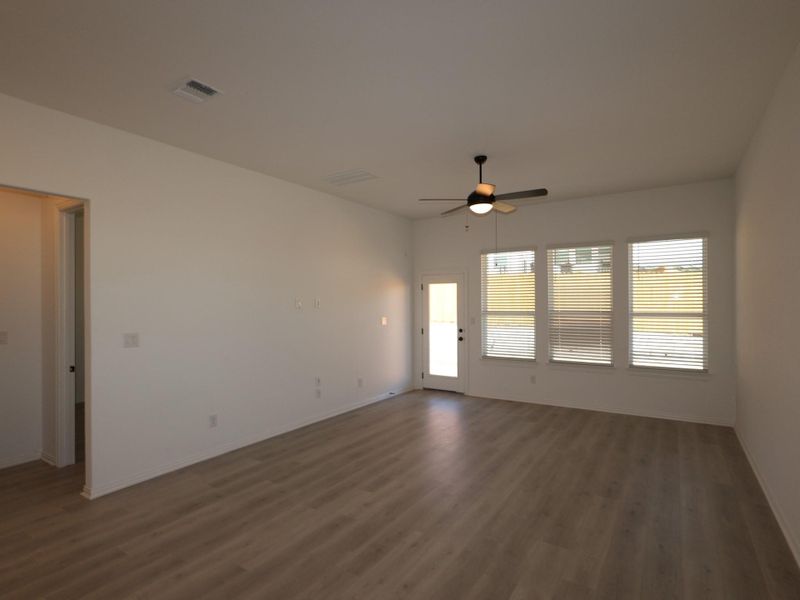 Spacious, unfurnished interior of a new home in Heritage, Dripping Springs (Image 13).