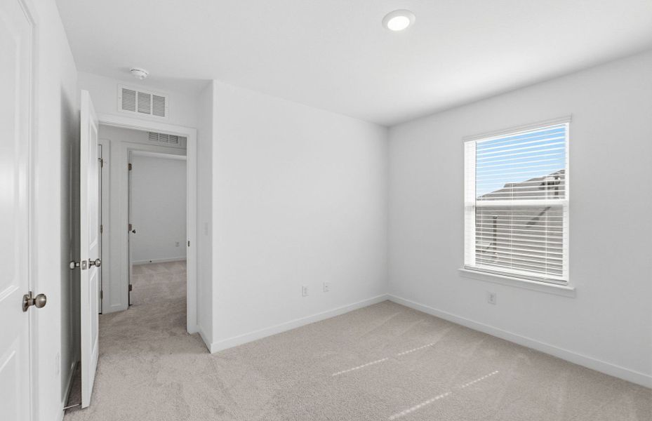 Spacious, unfurnished interior of a new home in Vantage, San Marcos (Image 22).