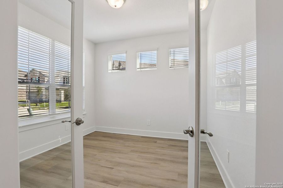 Spacious, unfurnished interior of a new home in Carmel Ranch, Schertz (Image 47).