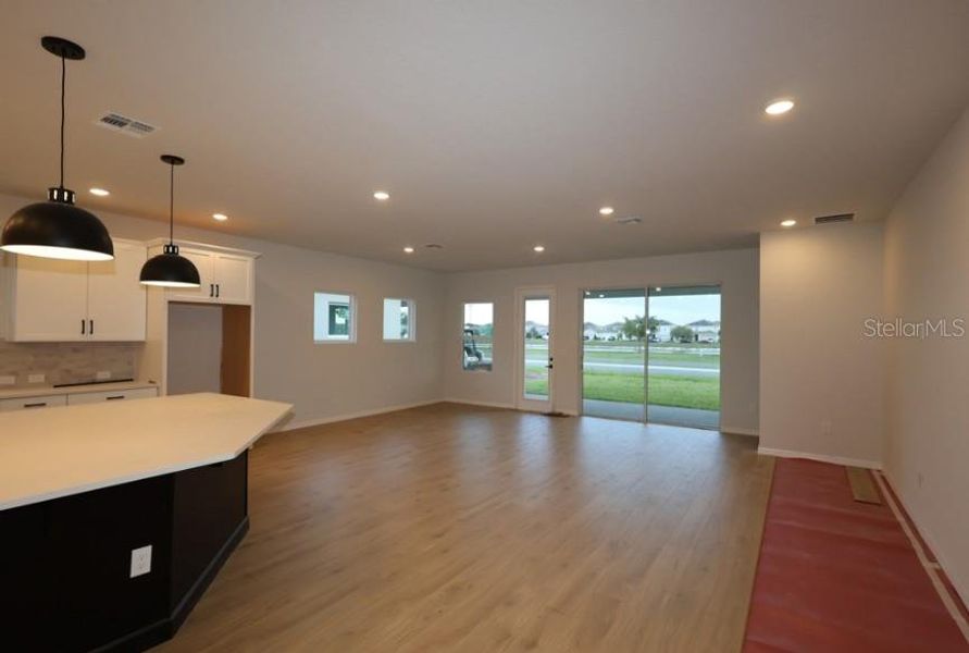 Spacious, unfurnished interior of a new home in Lakeside at Satilla, St. Cloud (Image 5).