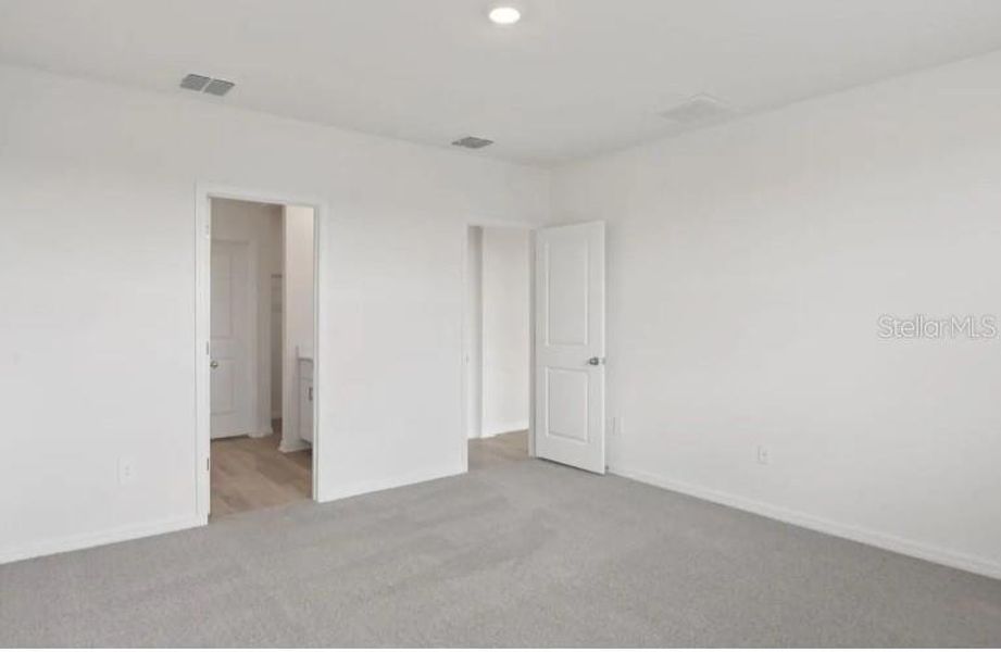 Spacious, unfurnished interior of a new home in Hilltop Vistas, Dade City (Image 7).