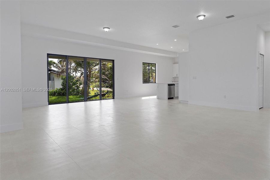 Spacious, unfurnished interior of a new home in , Cutler Bay (Image 20).