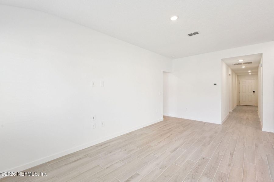 Spacious, unfurnished interior of a new home in Kings Preserve, Jacksonville (Image 17).