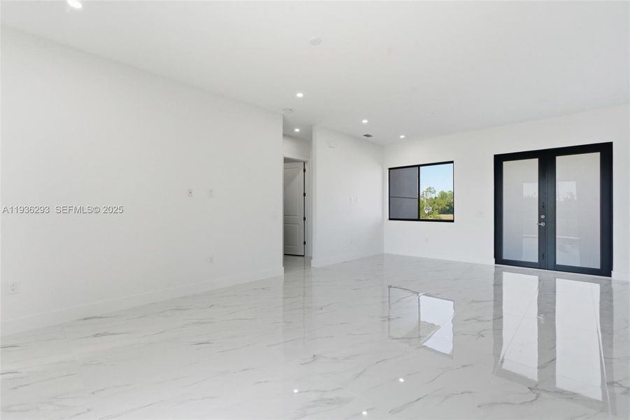 Spacious, unfurnished interior of a new home in , Cape Coral (Image 22).