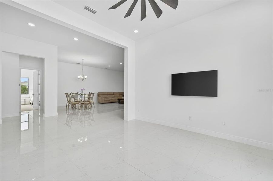 Spacious, unfurnished interior of a new home in , Sarasota (Image 20).