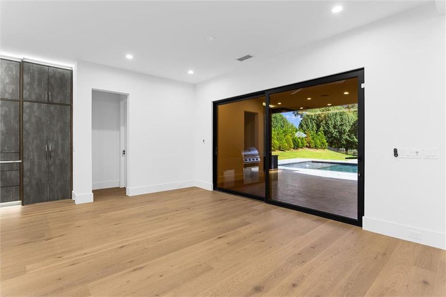 Spacious, unfurnished interior of a new home in , Sugar Hill (Image 59).