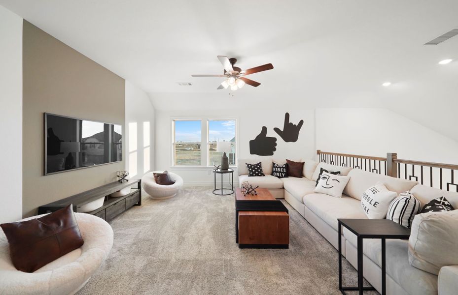 Representative furnished interior of a home built from the Hamilton by Pulte Homes in Ellerden, Tomball (Image 5).