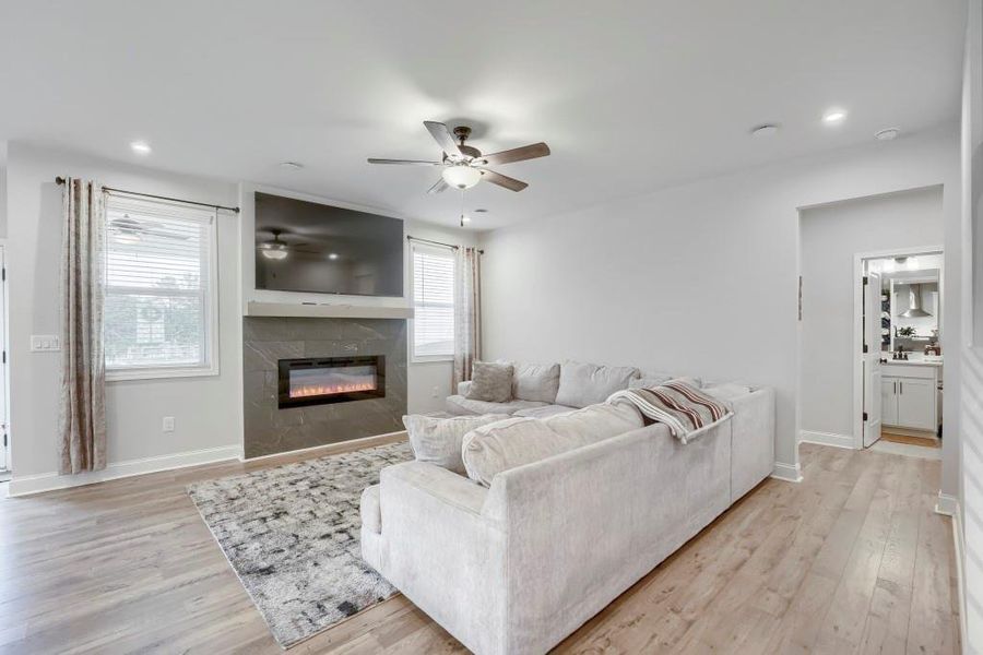 Furnished interior view inside a new home in Pine Mountain Park, Kennesaw (Image 20).