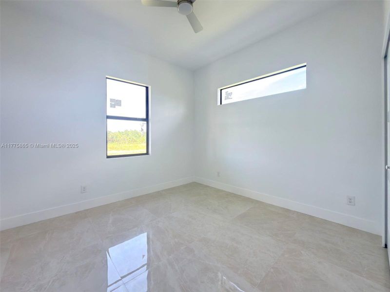 Spacious, unfurnished interior of a new home in , Lehigh Acres (Image 13).