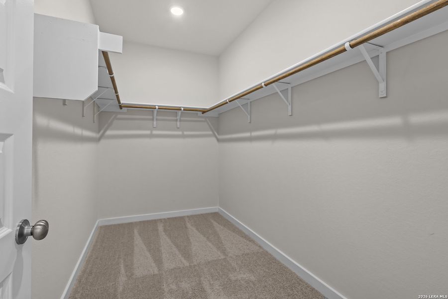 Spacious, unfurnished interior of a new home in Hiddenbrooke, Seguin (Image 22).