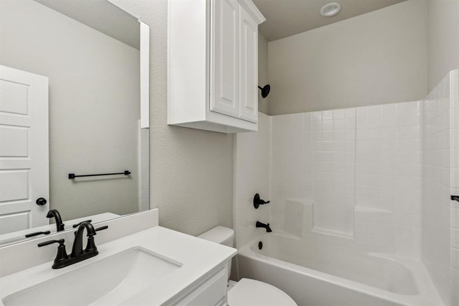 Furnished interior view inside a new home in , Alvarado (Image 8).