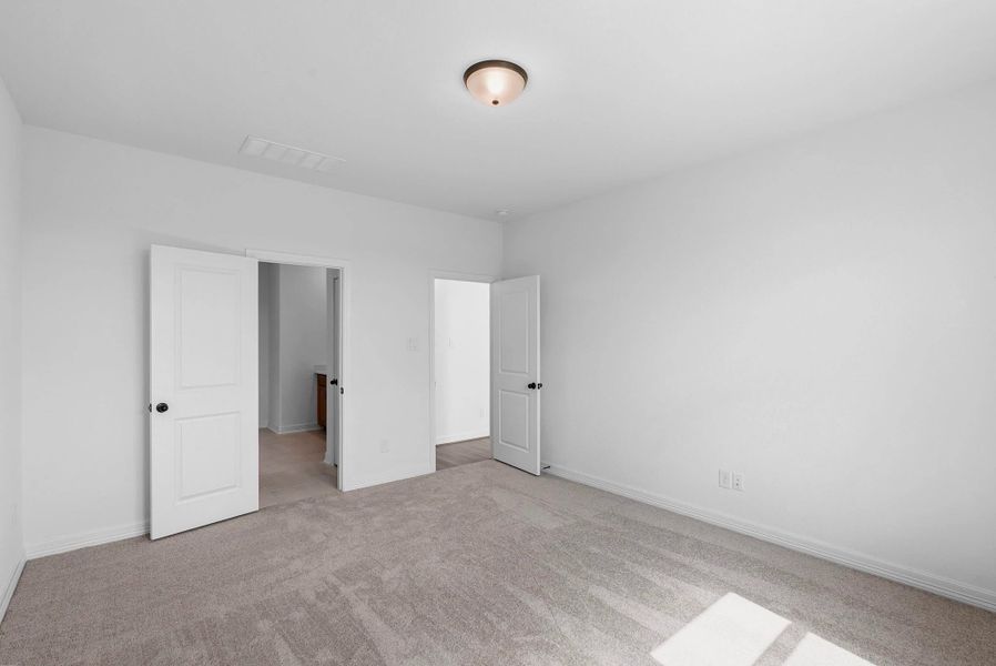 Spacious, unfurnished interior of a new home in Cedar Pointe, Crosby (Image 15).