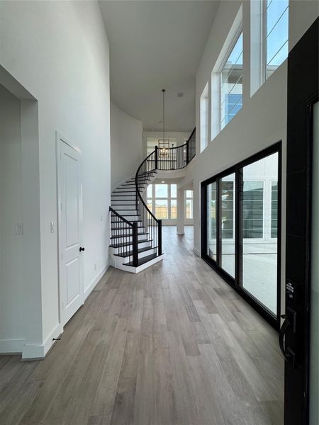 Spacious, unfurnished interior of a new home in Legacy Prairie at Katy Court 60', Katy (Image 9).