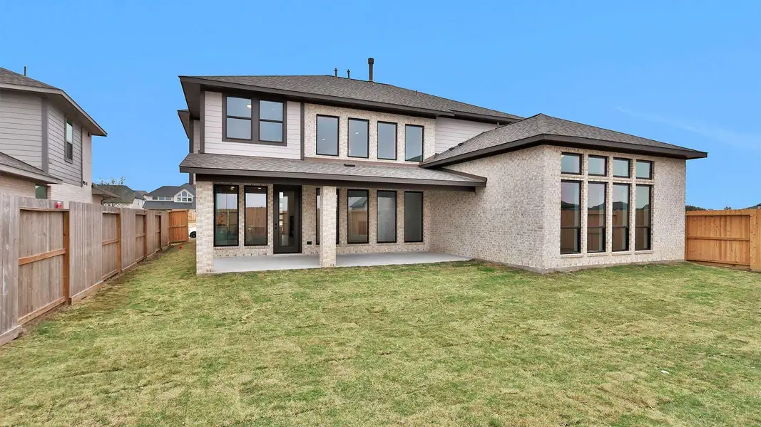 Exterior details and patio area of a home in Candela, Richmond (Image 4).
