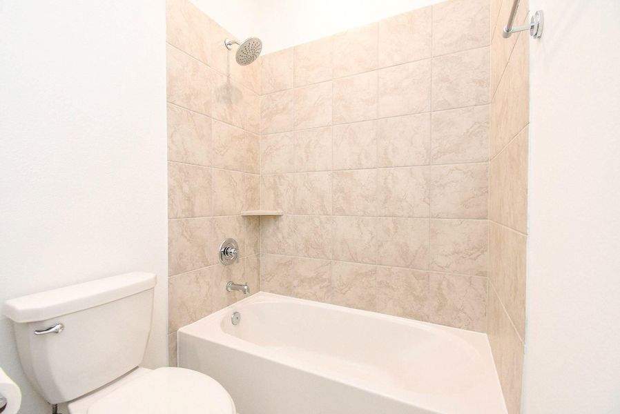 BATHROOM 3 WITH TUB/SHOWER COMBO