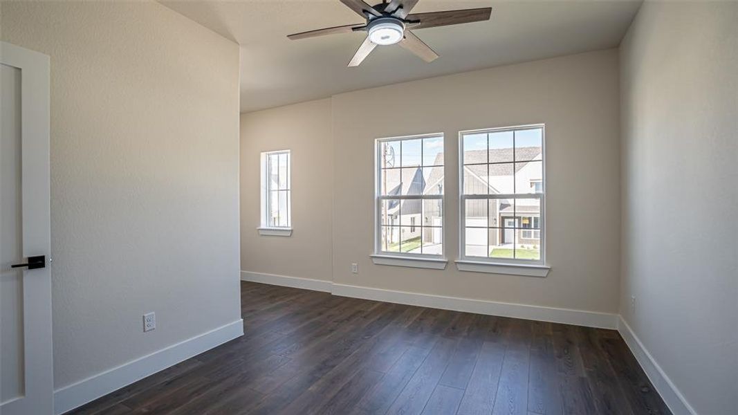 Spacious, unfurnished interior of a new home in , Granbury (Image 17).