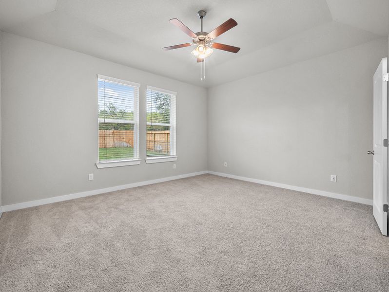Spacious, unfurnished interior of a new home in Hunter's Ranch, San Antonio (Image 21).