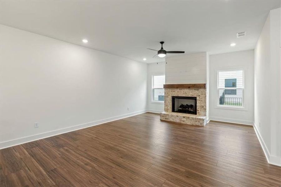 Spacious, unfurnished interior of a new home in , Emerson (Image 27).