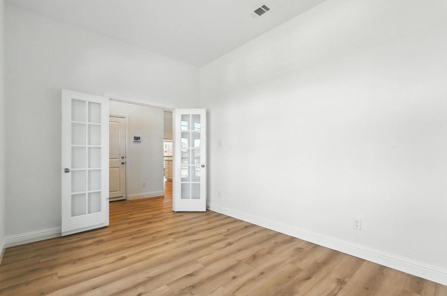 Representative unfurnished interior of a home built from the Hanover by Cheldan Homes in Craftsmen's Corner, Cleburne (Image 53).