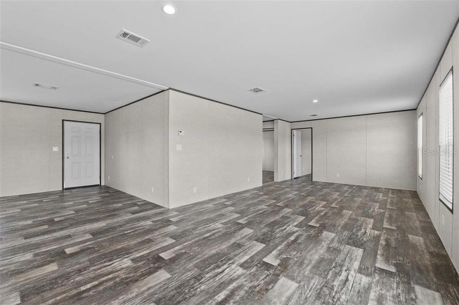 Spacious, unfurnished interior of a new home in , Crystal River (Image 24).