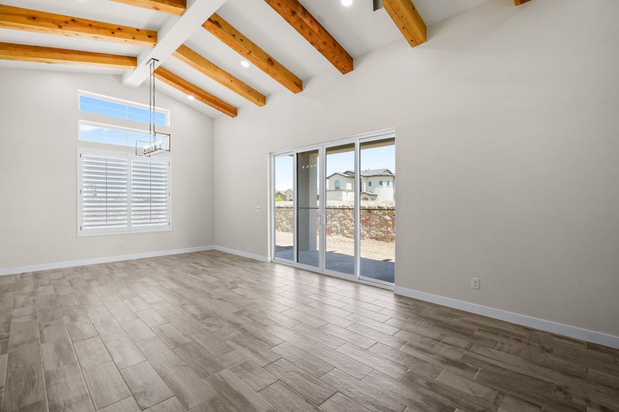 Spacious, unfurnished interior of a new home in Verdancia, El Paso (Image 25).