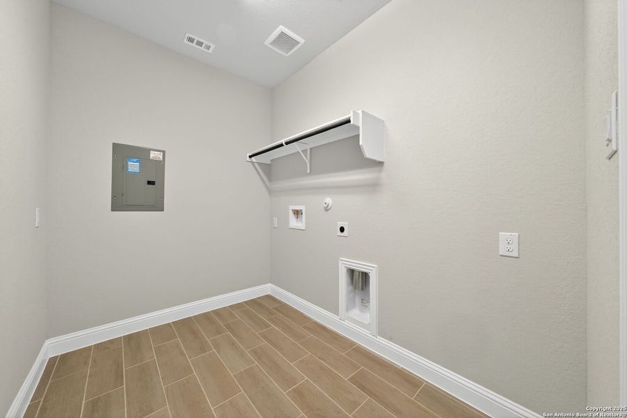 Spacious, unfurnished interior of a new home in , Castroville (Image 15).