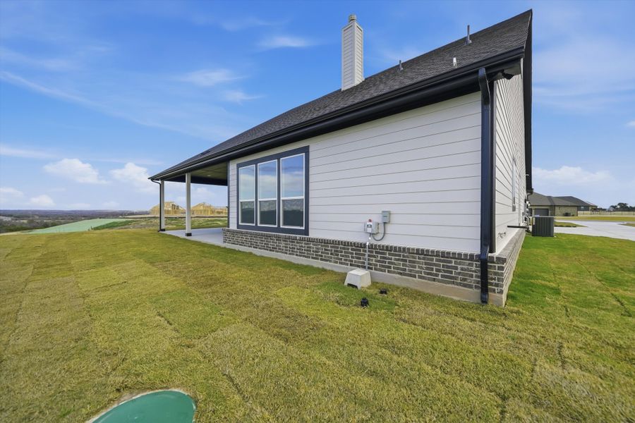 Exterior details and patio area of a home in Eagle Ridge Estates, Weatherford (Image 26).