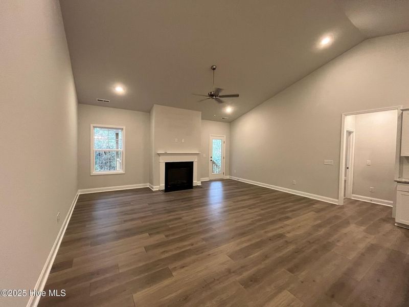 Spacious, unfurnished interior of a new home in Palmetto Creek, Bolivia (Image 15).
