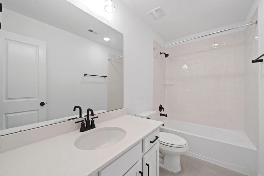 Furnished interior view inside a new home in Blue Heron Estates, Mont Belvieu (Image 10).