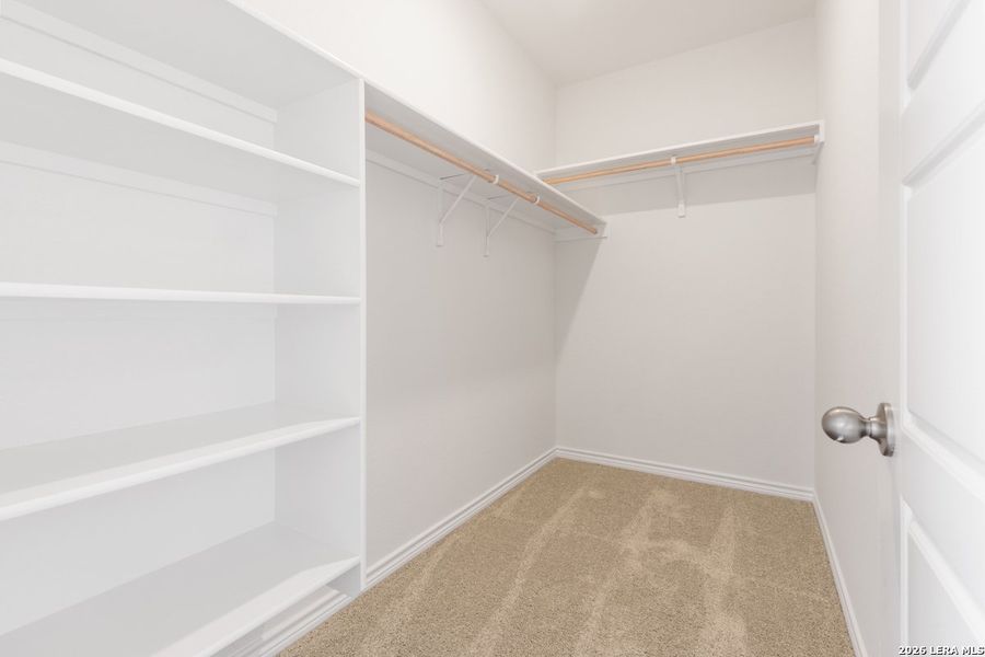 Spacious, unfurnished interior of a new home in Legend Heights, New Braunfels (Image 25).
