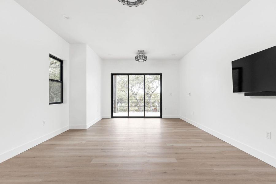Spacious, unfurnished interior of a new home in , Austin (Image 20).