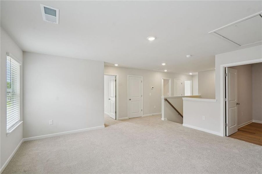 Spacious, unfurnished interior of a new home in Westmont Preserve, Powder Springs (Image 38).