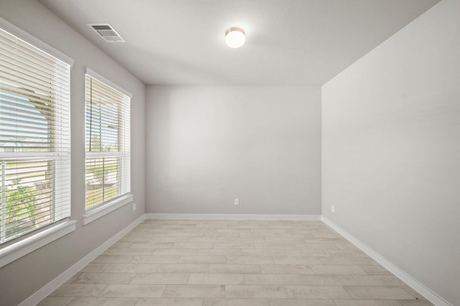 Spacious, unfurnished interior of a new home in Grand Oaks – The Cove, Houston (Image 19). Spacious, unfurnished interior of a new home in Grand Oaks – The Cove, Houston (Image 19).
